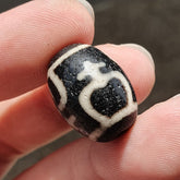 BD 27 HIMALAYAN Indo Tibetan Heart eyes pattern Agate bead
